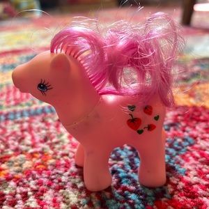 Gi-Go Wonder Pony Strawberries 🍓 Blue Eyes